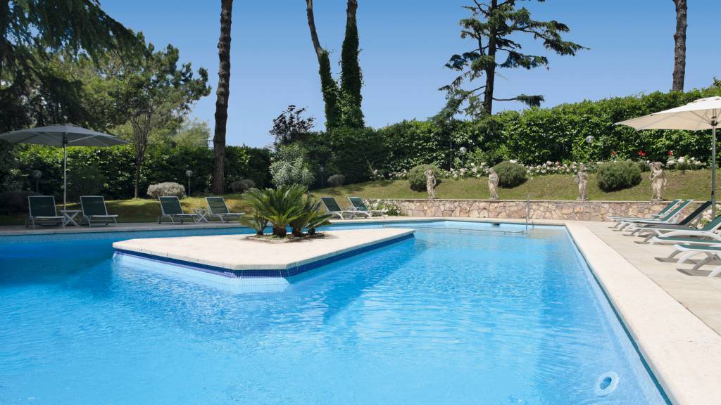 Hotel-Eurogarden-Rome-swimming-pool-2