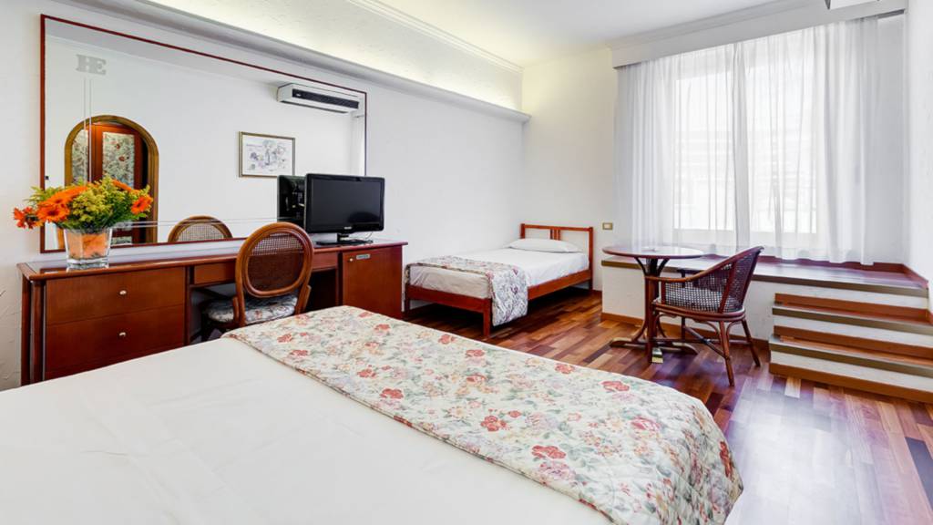 Hotel-Eurogarden-Roma-family-room-2